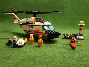 Fet helikopter med några mindre kringbyggen