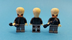 De tre bandmedlemmarna är identiska